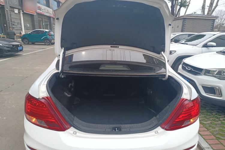 Used BYD Surui 2015 Revised Version 1.5L Manual Luxury Edition
