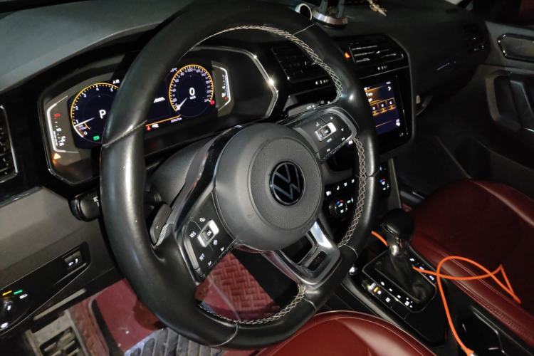 Used Volkswagen Tiguan L 2020 330TSI Automatic Two-Wheel Drive R-Line Flagship Version China VI Standard Steering Wheel