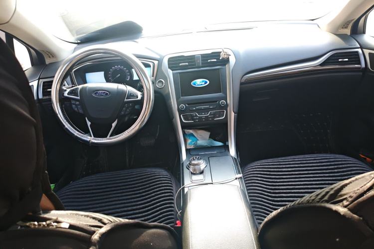 Used Ford Mondeo 2017 EcoBoost 180 Luxury Model Center Console