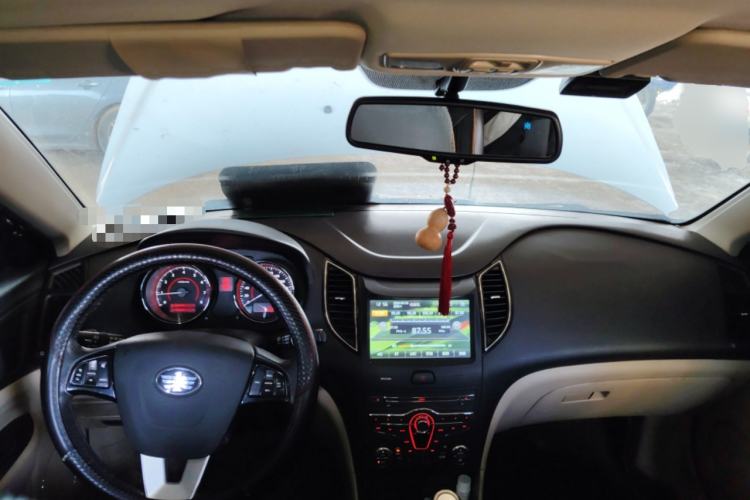 Used Bestune B50 2013 1.6L manual luxury version Center Console