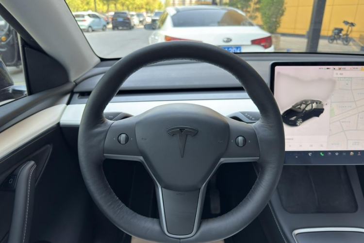 Used Tesla Model Y 2021 Long-Range All-Wheel-Drive Version
