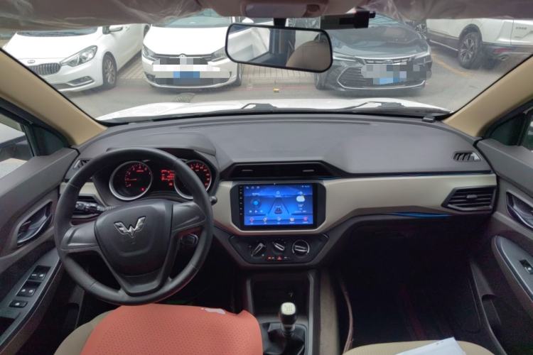 Used Wuling Hongguang 2019 1.5L S Standard Version China VI LAR Center Console