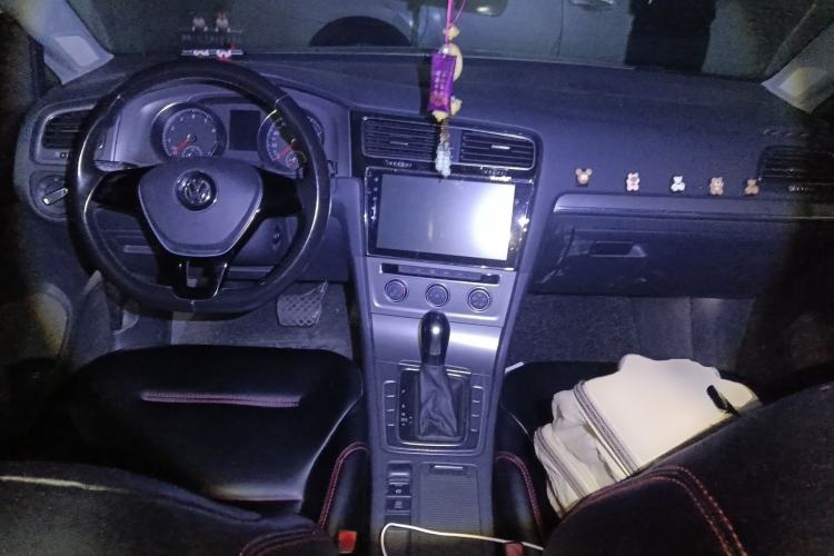 Used Volkswagen Golf 2015 1.6L Automatic Comfort Model Center Console