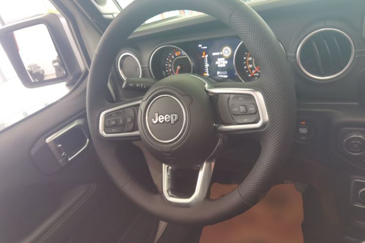 Used Jeep Wrangler 2019 2.0T Sahara Four-Door Electric Convertible China VI Emission Standard Steering Wheel