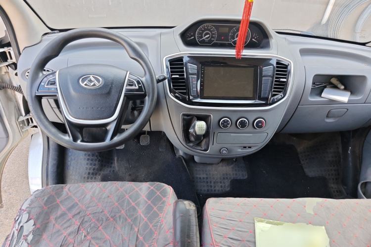 Used SAIC MAXUS Xintu V80 2018 2.5T 6-Speed Manual Aoyuntong Short Wheelbase Mid-Height 5-6 Seater