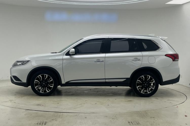 Used Mitsubishi Outlander 2020 2.4L 4x4 Zhi Xiang Edition 7-Seater