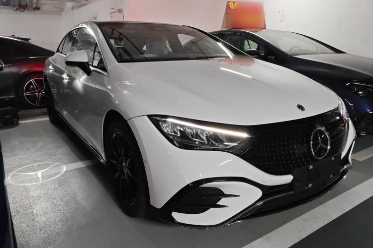 Used Mercedes-Benz EQE 2022 350 Pioneer Edition Front Right 45 Deg