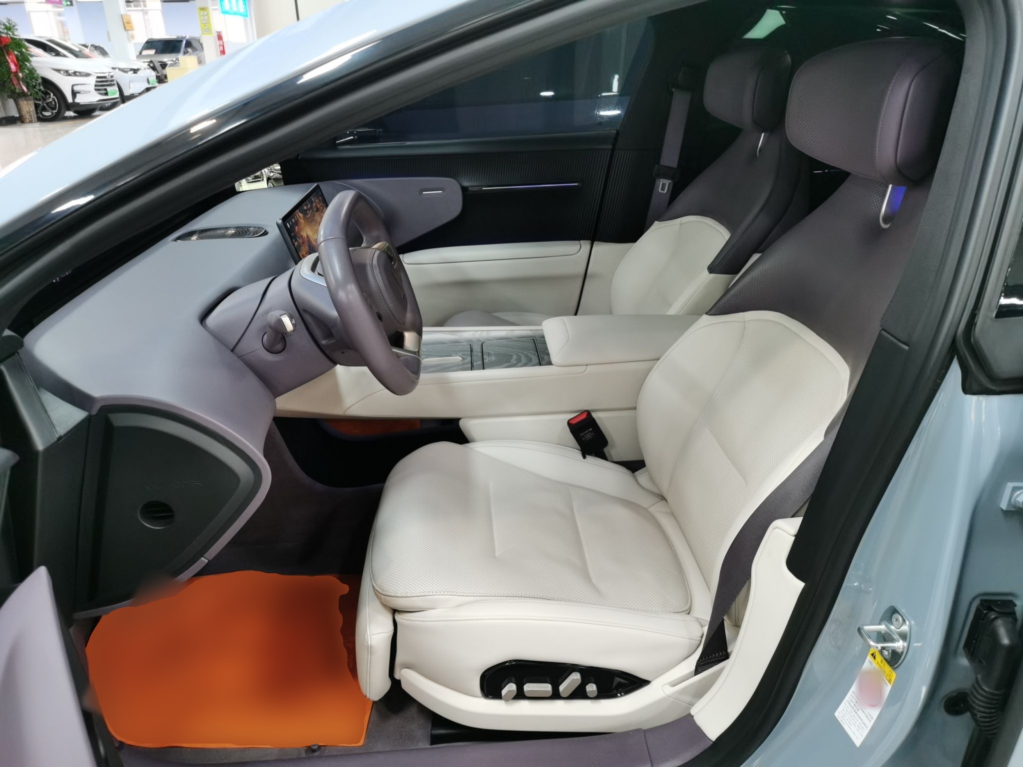 المقاعد الأمامية داخل السيارة