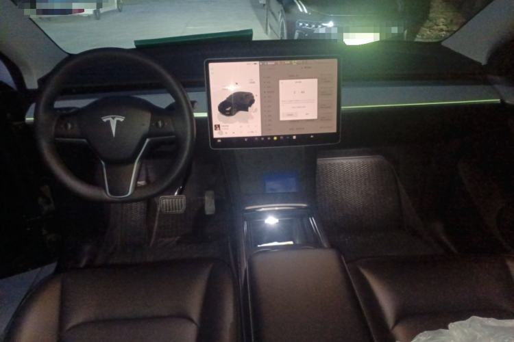 Used Tesla Model Y 2023 Long-Range All-Wheel-Drive Version Center Console