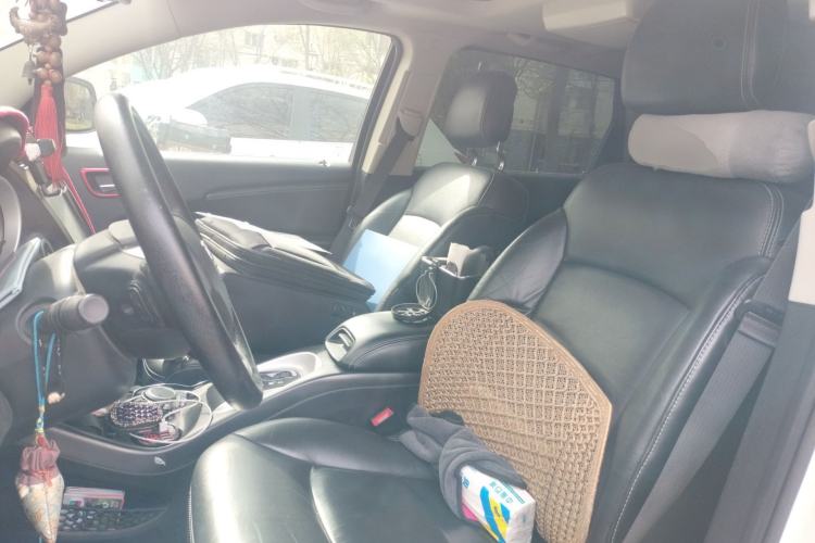 Used Dodge Journey 2013 2.4L Two-Wheel Drive Luxury Version Left Front Seat