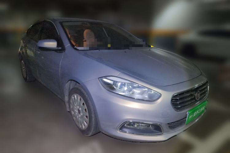 Used Fiat Viaggio 2012 1.4T Manual Enjoyment Edition Front Right 45 Deg