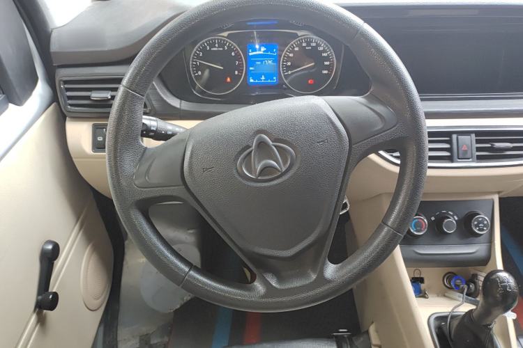 Used CHANGAN KUAYUE Xing V3 2023 1.5L Gasoline Comfort Edition 5-Seat Passenger Vehicle Steering Wheel