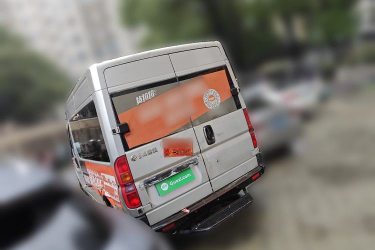 Used Dongfeng Yufeng 2014 2.5T YuliBao Logistics Vehicle Low-Trim Version with Short Wheelbase and Mid-Roof Design – ZD25