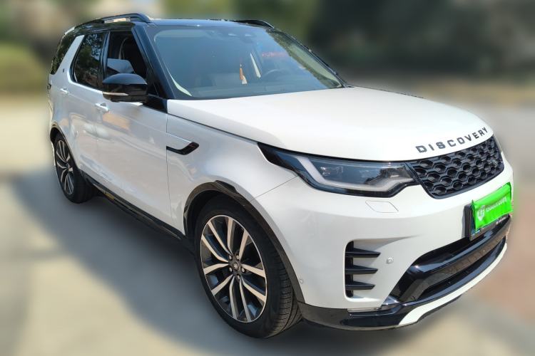 Used Land Rover Discovery 2024 360 PS Dynamic SE Front Right 45 Deg