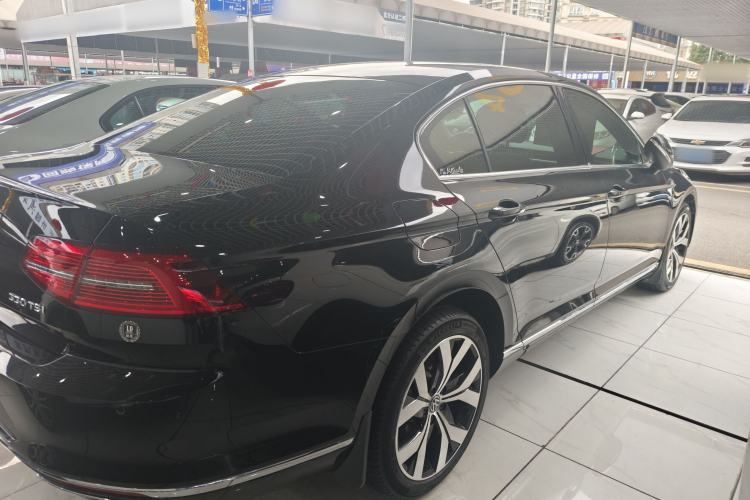 Used Volkswagen Magotan 2018 Facelift 330TSI DSG Luxury Model
