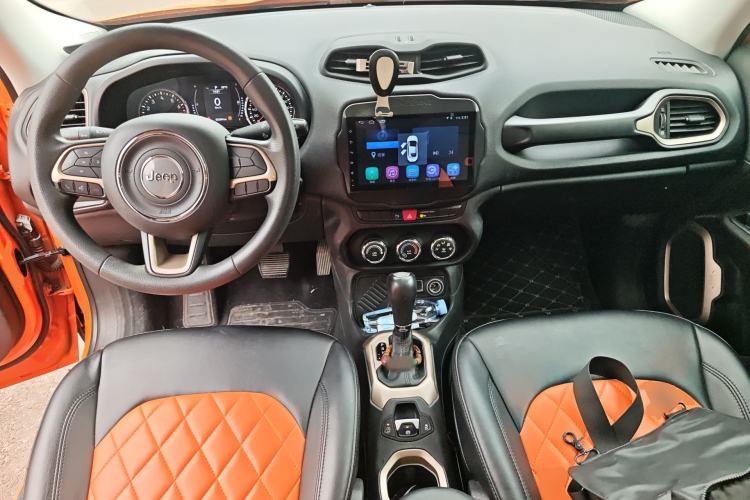 Used Jeep Renegade 2017 180T Automatic High-Energy Version Center Console