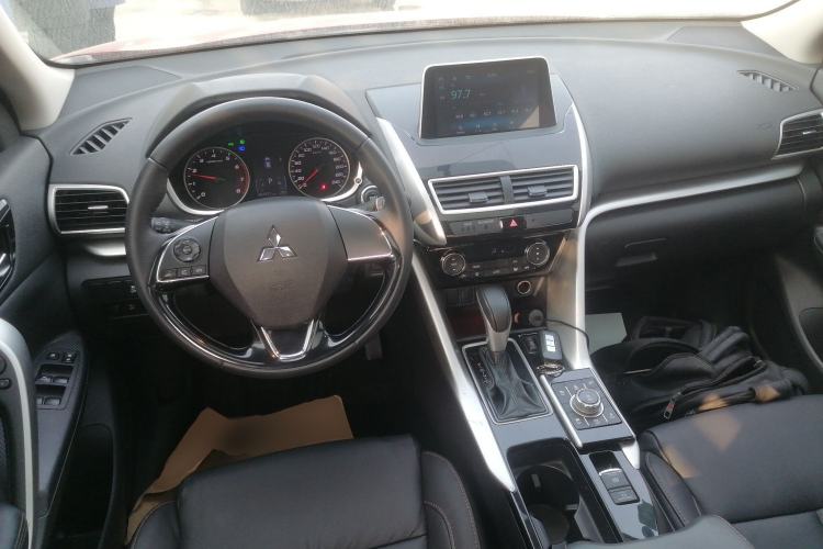 Used Mitsubishi Eclipse Cross 2019 1.5T CVT Two-Wheel Drive Dream Edition China VI Standard Center Console