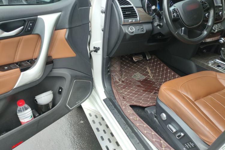 Used Haval H9 2015 2.0T Four-Wheel Drive Luxury 7-Seater Driver Seat