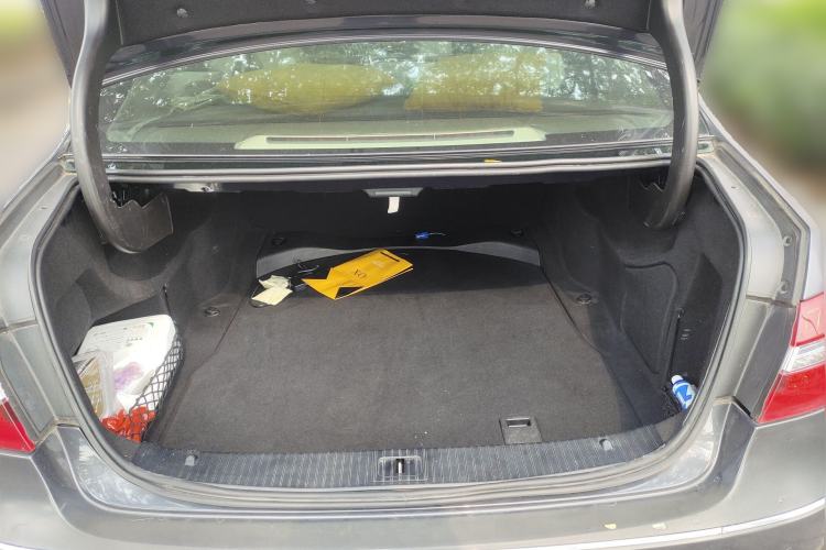 Used Mercedes-Benz E-Class 2010 E 260 L CGI Elegant Model Trunk