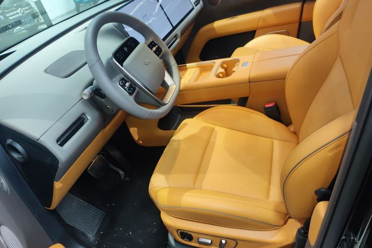 Used Li Auto i6 2025 Model Two-Wheel-Drive Standard Type
