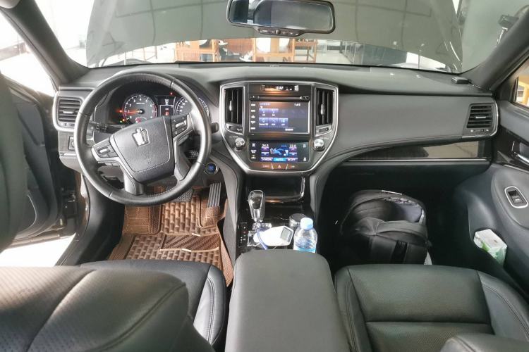 Used Toyota Crown 2015 2.0T Fashion Edition
