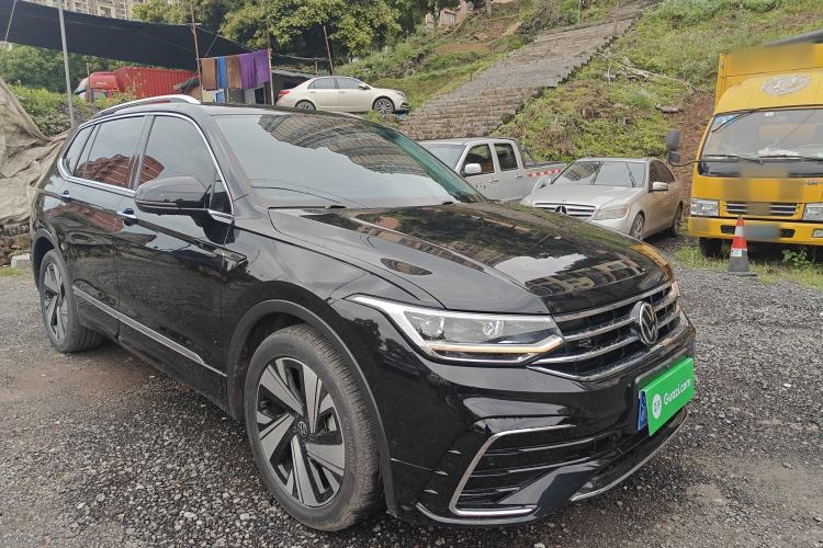 Used Volkswagen Tiguan L 2023 Restyled 330TSI Automatic Two-Wheel Drive R-Line Enhanced Comfort Version Front Right 45 Deg