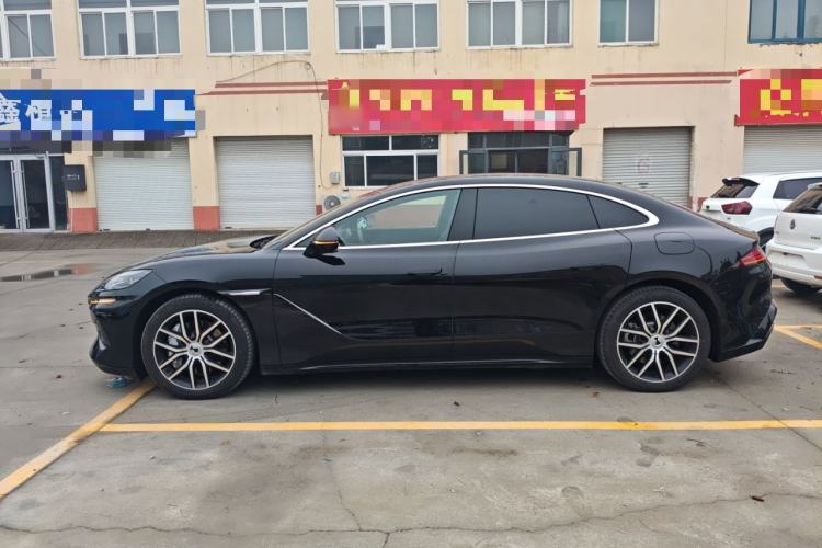 Used Denza Z9 2024 1100 km All-Wheel-Drive Ultra Version
