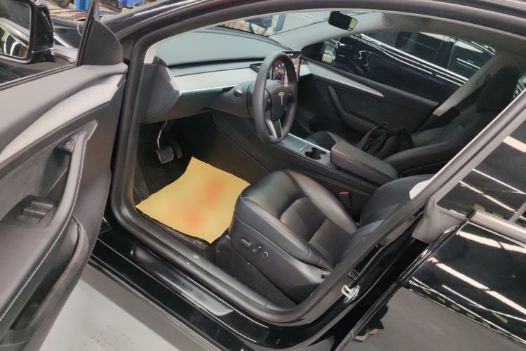 Used Tesla Model Y 2023 Long-Range All-Wheel-Drive Version
