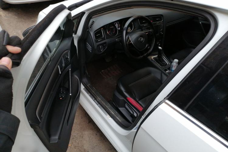 Used Volkswagen Golf 2017 230TSI Automatic Comfort Edition – Celebrating Milestone of One Million Units Driver Seat