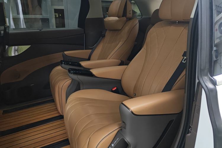 Used Denza D9 2022 EV 600 Four-Wheel Drive Flagship Model