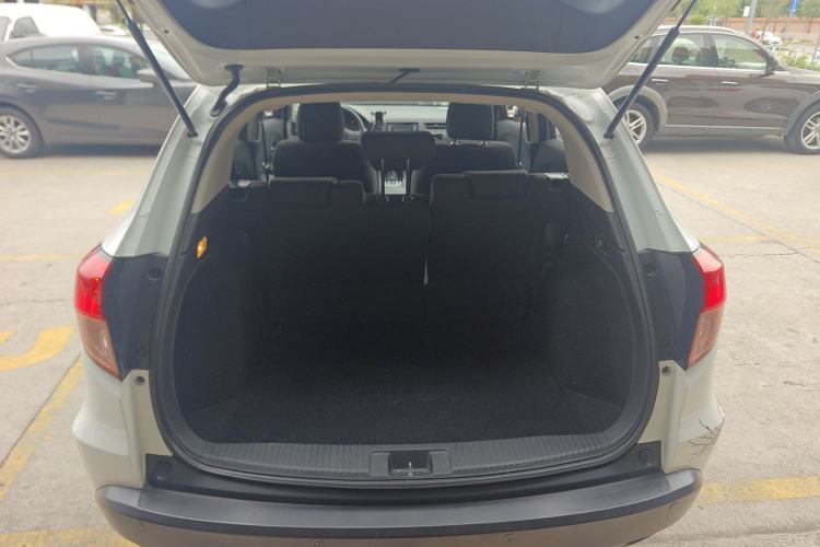 Used Honda Vezel 2015 1.5L CVT two-wheel drive Comfort trim Trunk