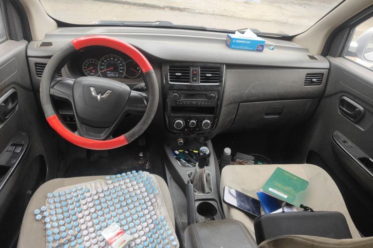 Used Wuling Rongguang V 2016 1.5L Standard Version
