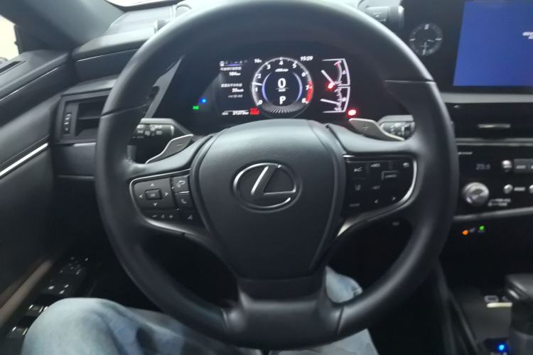 Used Lexus ES 2023 200 Excellence Edition
