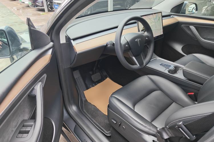 Used Tesla Model Y 2021 Long-Range All-Wheel-Drive Version
