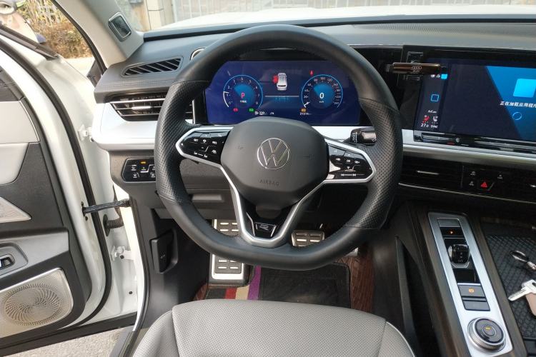 Used Volkswagen Tavendor 2024 380TSI All-Wheel Drive R-Line Cruise Edition
