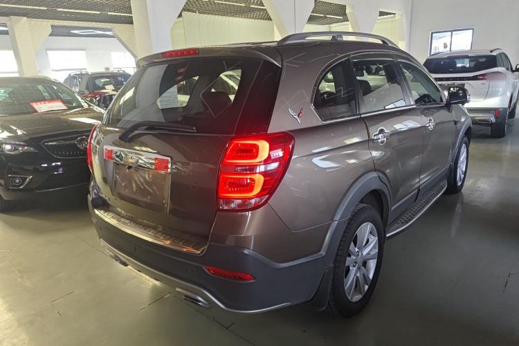 Used Chevrolet Captiva 2015 2.4L 4x4 Flagship Edition 7-Seater