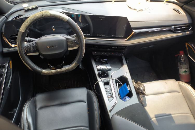 Used CHANGAN OSHAN X5 PLUS 2023 Revised 1.5T DCT Excellence Edition Center Console