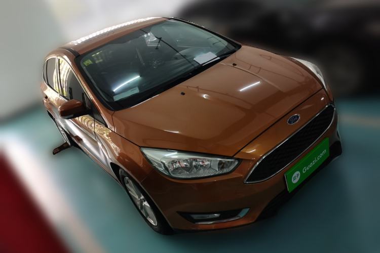 Used Ford Focus 2015 Hatchback 1.6L Automatic Fashion Edition Front Right 45 Deg