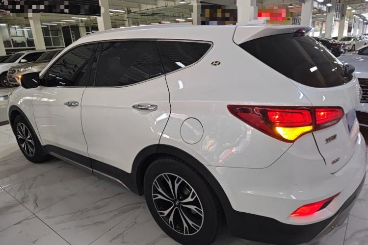 Used Hyundai Santa Fe 2017 2.0T Automatic Two-Wheel Drive Smart Version 7 Seats
