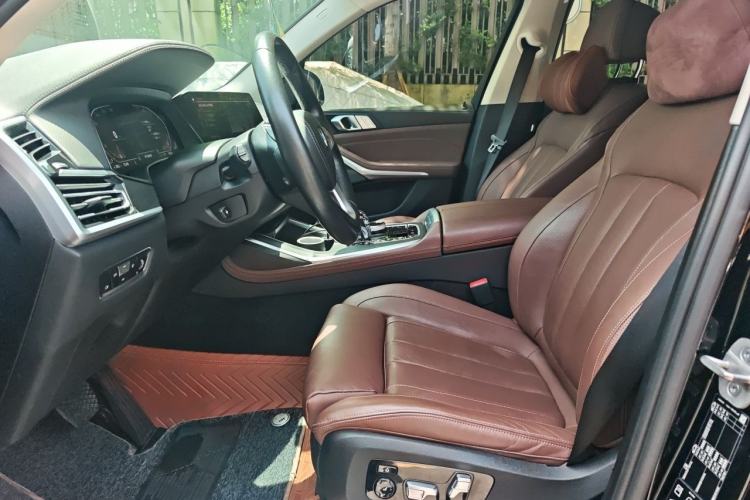 Used BMW X7 2021 xDrive40i Luxury Package with Leading Features