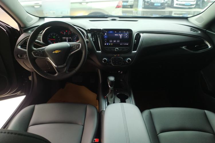 Used Chevrolet Malibu XL 2022 535T Automatic Sport Edition Center Console