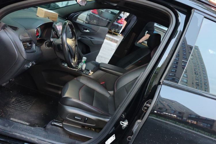 Used Chevrolet Equinox 2021 550T RS Smart Boundary-Pushing Edition Left Front Seat