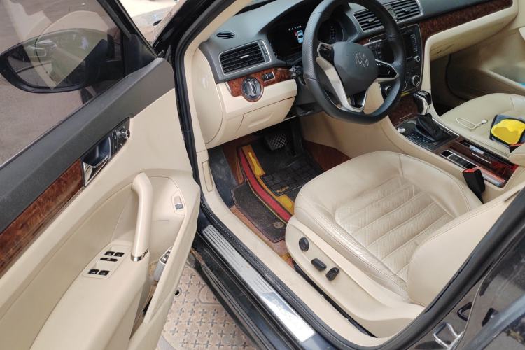 Used Volkswagen Passat 2013 1.8TSI DSG Prestige Edition Driver Seat