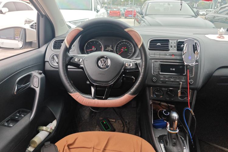 Used Volkswagen Polo 2016 1.6L Automatic Comfort Model Steering Wheel