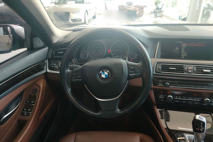 Used BMW 5 Series 2014 528Li Leading Model
