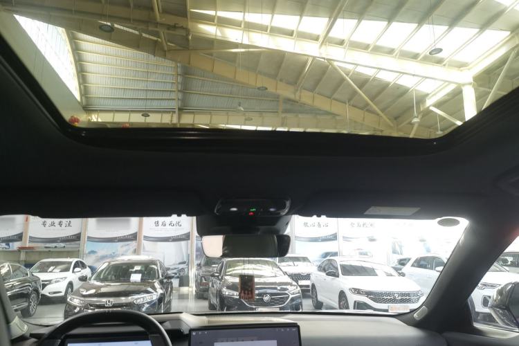 Used Lynk & Co 08 EM-P 2025 220 km All-Wheel-Drive Performance Halo Headliner