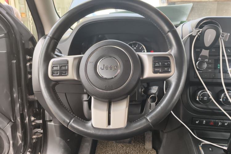 Used Jeep Patriot 2011 2.4 Luxury Edition Steering Wheel