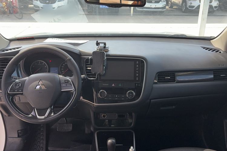 Used Mitsubishi Outlander 2017 2.0L Two-Wheel Drive Glory Edition 5 Seats