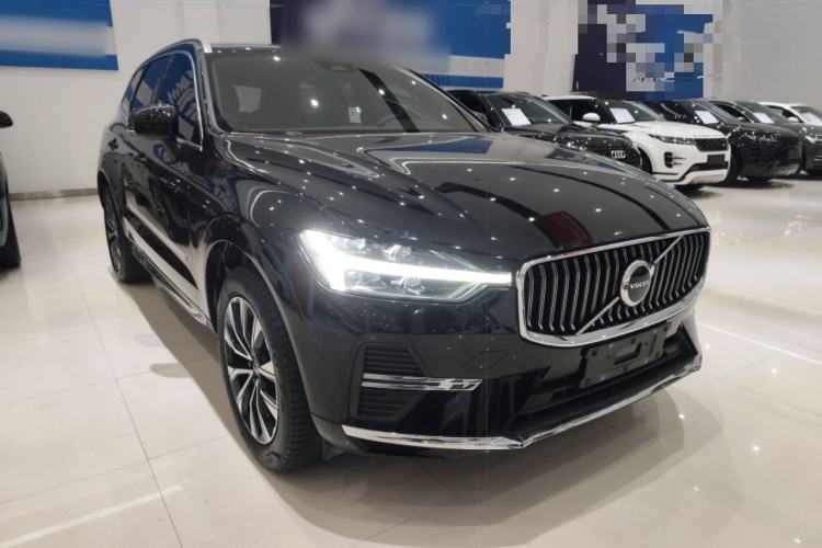 Used Volvo XC60 2024 B5 4x4 Smart Luxury Edition Front Right 45 Deg