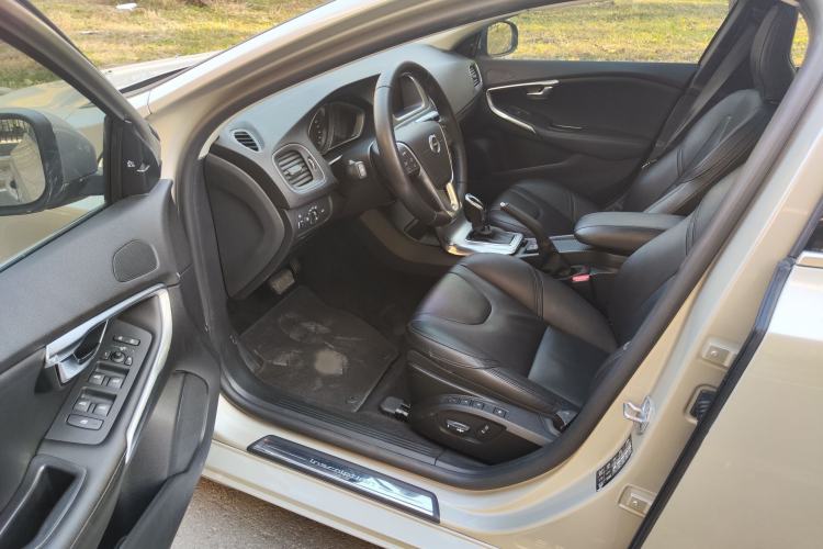 Used Volvo V40 2017 T3 Zhiya Edition